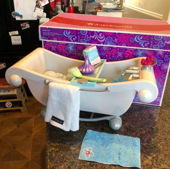 American Girl Other - American girl Bath tub and accessories